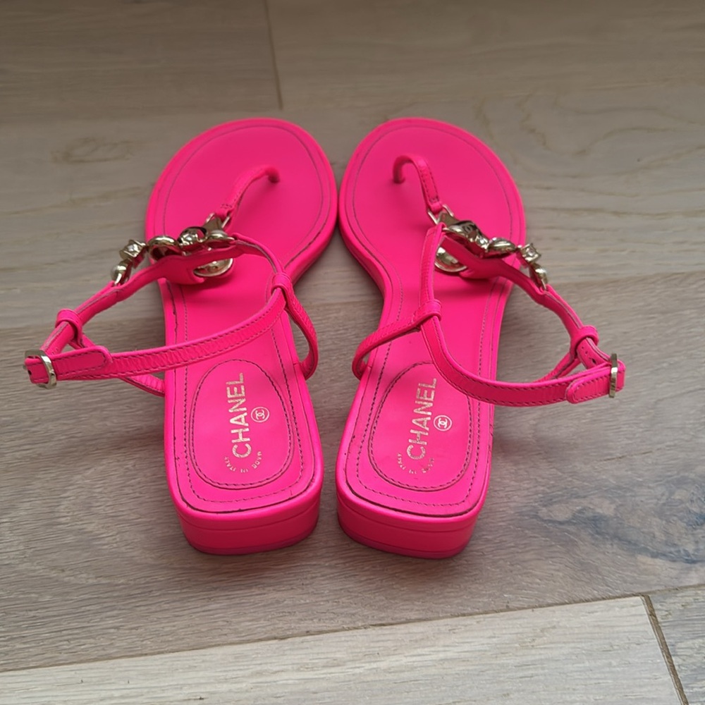Chanel hot pink sandals - Picture 3 of 5